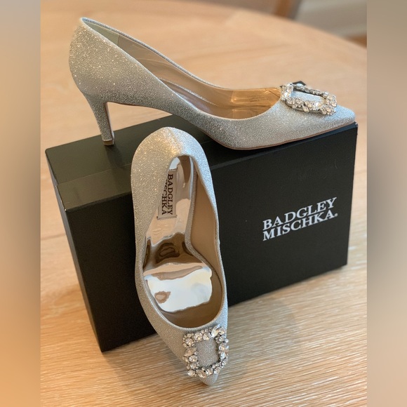 NWT In Box Badgley Mischka Carrie Heels, Silver Txl, Size 8 - Picture 1 of 16